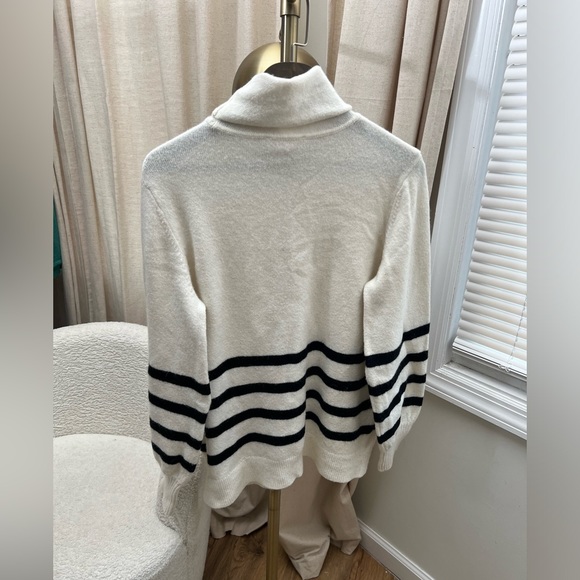 Michael Kors Turle Neck Sweater | Large - Picture 10 of 10